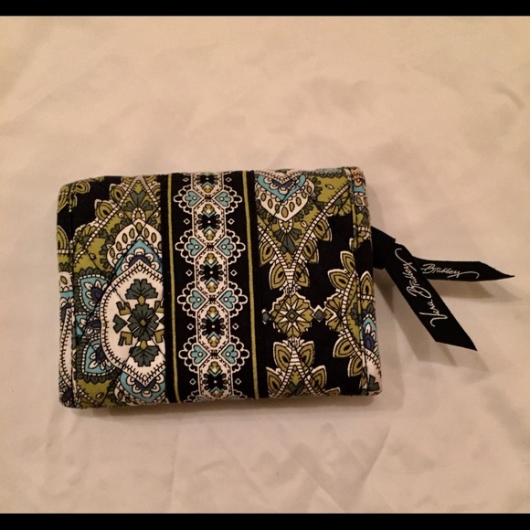 Vera Bradley wallet. New - Picture 2 of 5